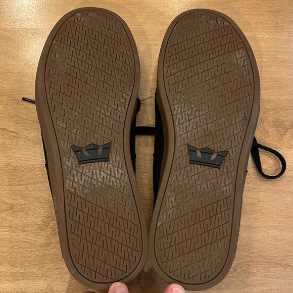 Barely worn canvas shoes by Supra (men’s size-9.5) - Picture 4 of 8